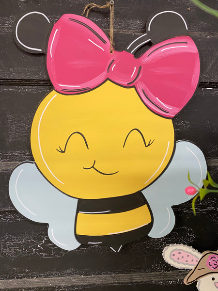 Bee with Bow Painted Wreath Sign