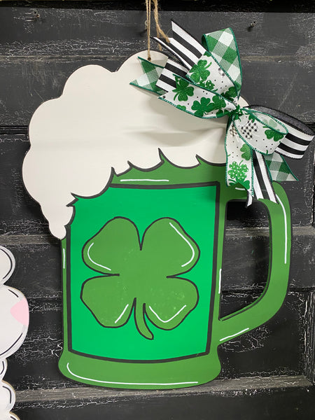 ST PATTYS BEER MUG WREATH BLANK WITH STENCIL